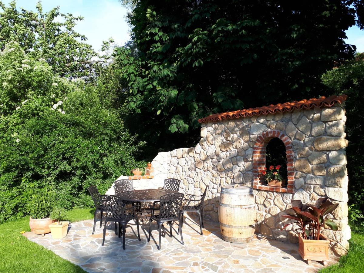 Pension Am Weinberg Bed & Breakfast Mainstockheim Bagian luar foto