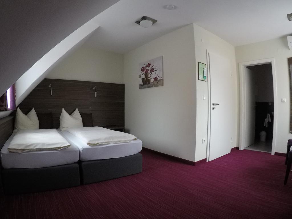 Pension Am Weinberg Bed & Breakfast Mainstockheim Bagian luar foto
