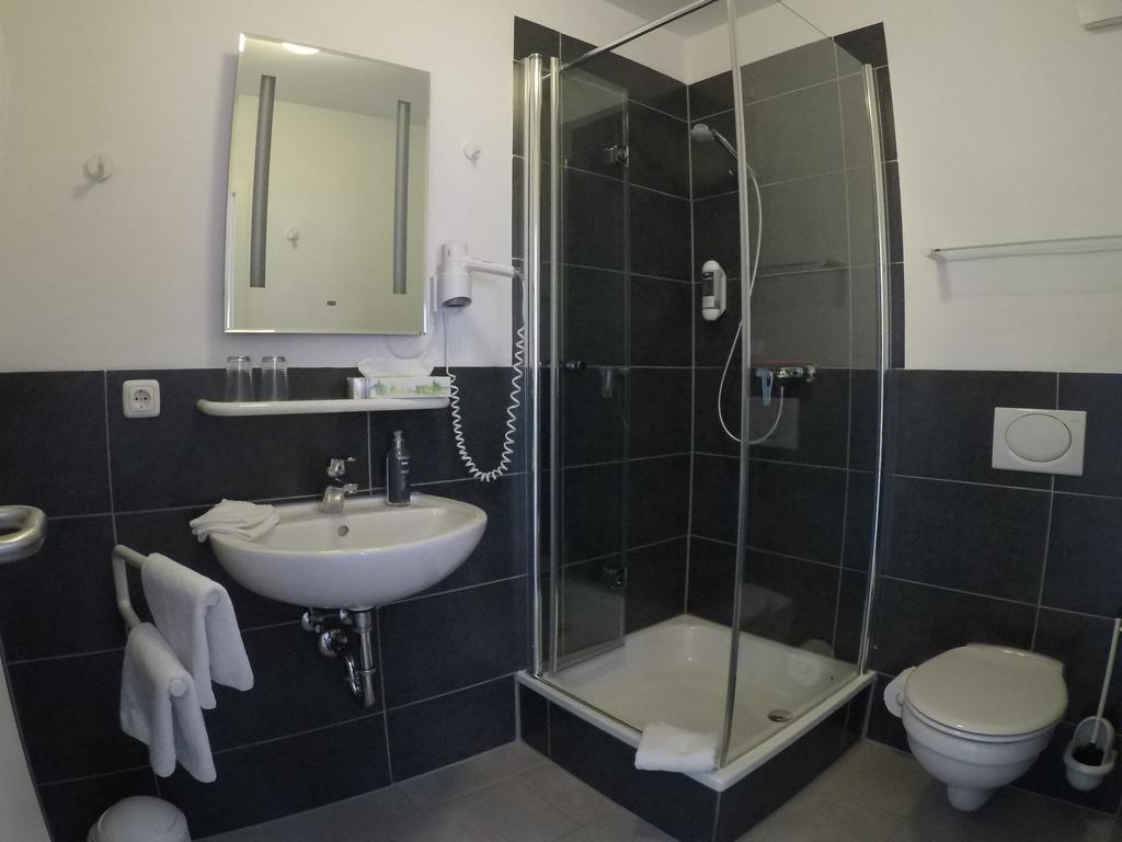 Pension Am Weinberg Bed & Breakfast Mainstockheim Bagian luar foto